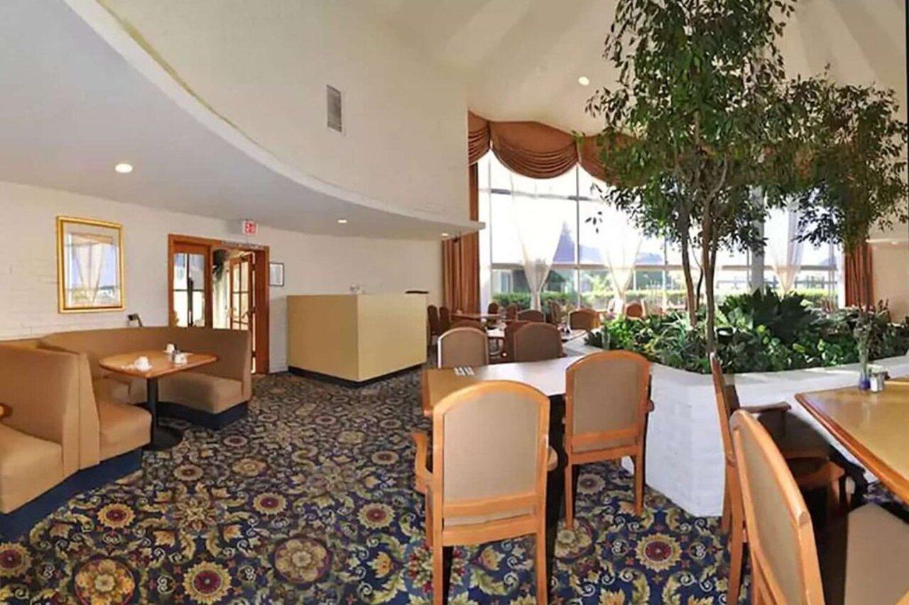 Days Inn By Wyndham Stockton Exteriér fotografie